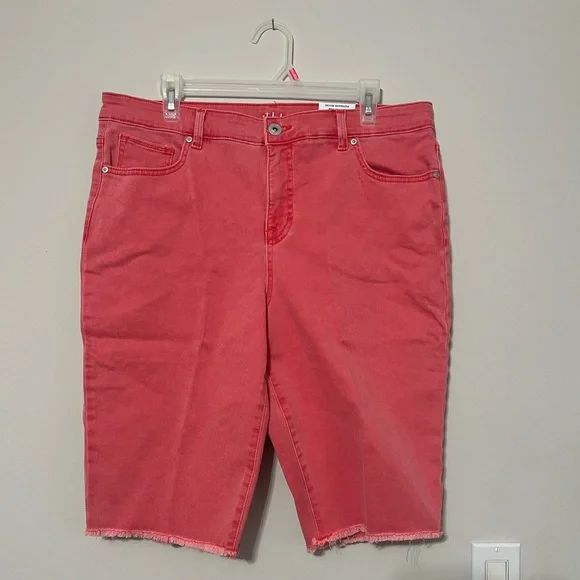 NWT Style & Co Women’s Denim Cherry Bliss Bermuda Mid Rise Shorts - Picture 2 of 8